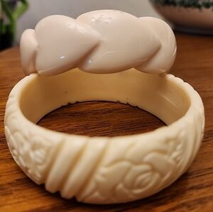 Vintage Bakelite set bracelet carved tested